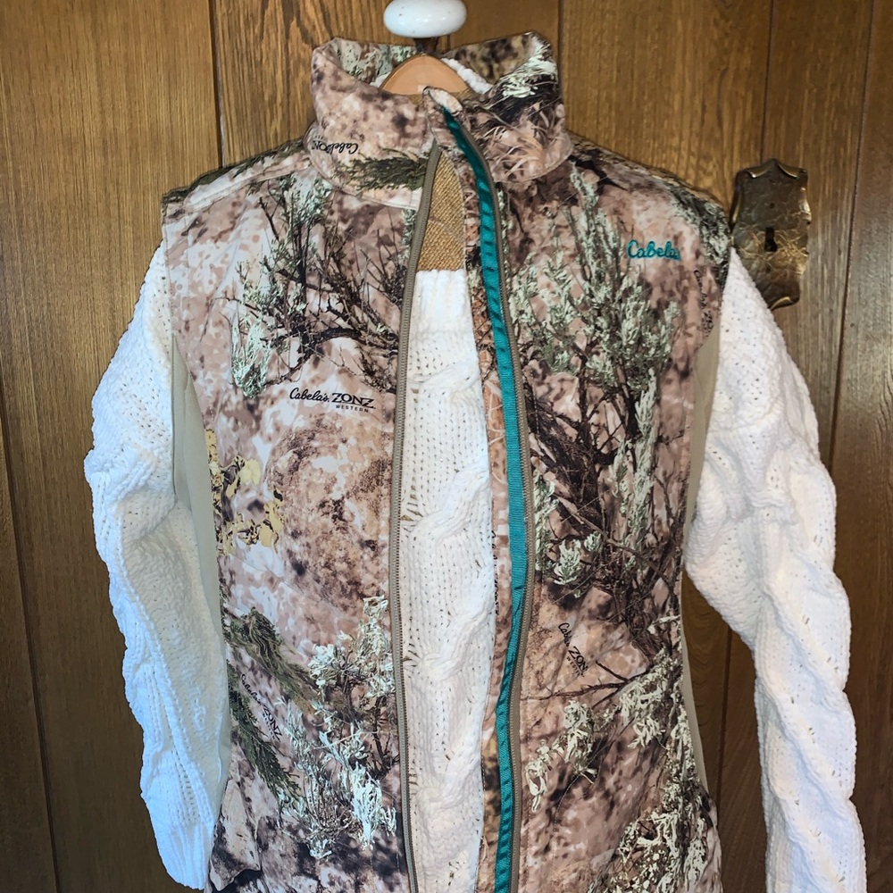 NWOT Cabelas Camo Vest